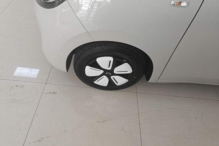 Used Wuling Hongguang MINIEV 2025 Four-Door Version Advanced Edition Left Front Wheel Hub