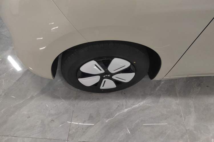 Used Wuling Hongguang MINIEV 2025 Four-Door Version Advanced Edition Left Front Wheel Hub