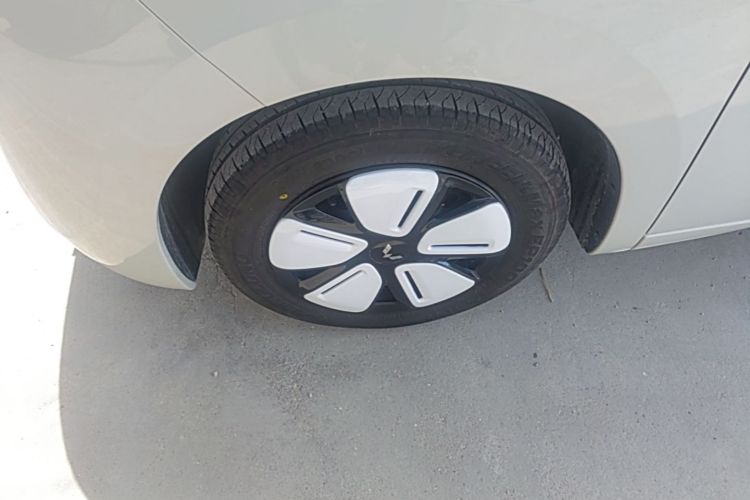 Used Wuling Hongguang MINIEV 2025 Four-Door Version Zhenxiang+ Edition Left Front Wheel Hub