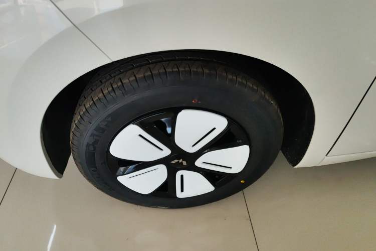 Used Wuling Hongguang MINIEV 2025 Four-Door Version Advanced Edition Left Front Wheel Hub