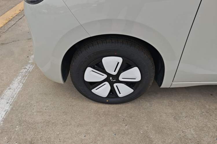 Used Wuling Hongguang MINIEV 2025 Four-Door Version Advanced Edition Left Front Wheel Hub
