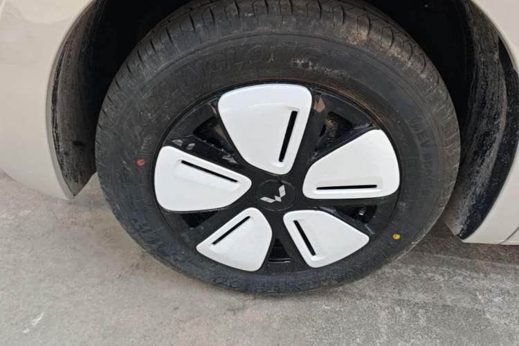 Used Wuling Hongguang MINIEV 2025 Four-Door Version Advanced Edition Left Front Wheel Hub