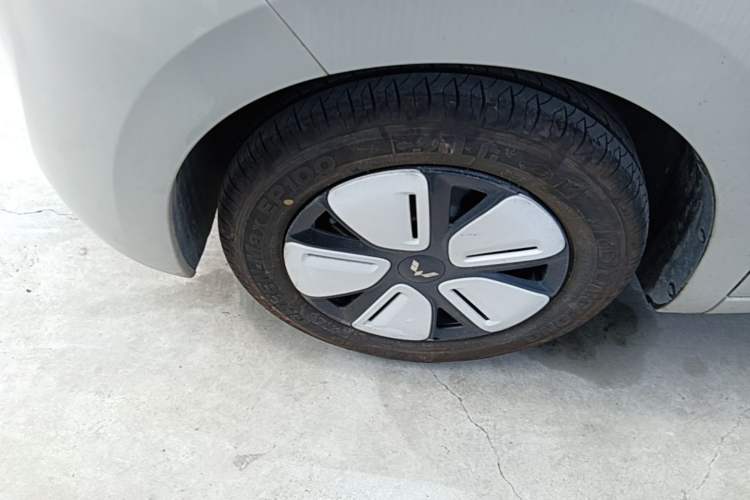 Used Wuling Hongguang MINIEV 2025 Four-Door Version Advanced Edition Left Front Wheel Hub