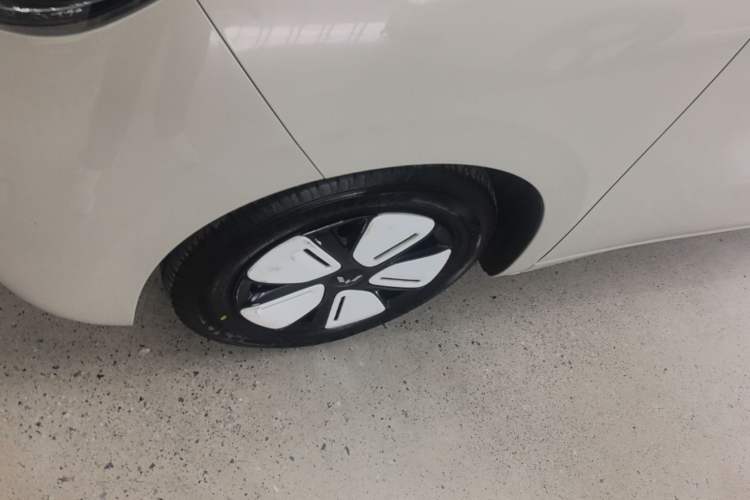 Used Wuling Hongguang MINIEV 2025 Four-Door Version Advanced Edition Left Front Wheel Hub