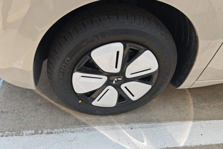 Used Wuling Hongguang MINIEV 2025 Four-Door Version Advanced Edition Left Front Wheel Hub
