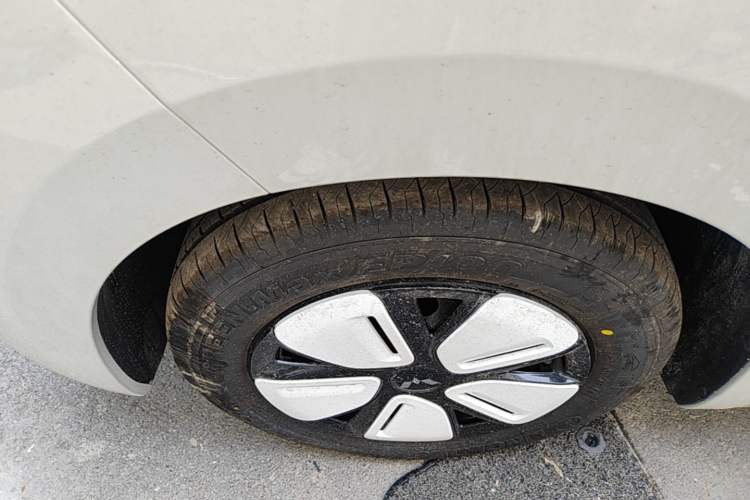Used Wuling Hongguang MINIEV 2025 Four-Door Version Advanced Edition Left Front Wheel Hub