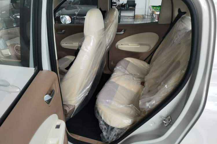 Used Wuling Hongguang MINIEV 2025 Four-Door Version Advanced Edition Left Rear Seat