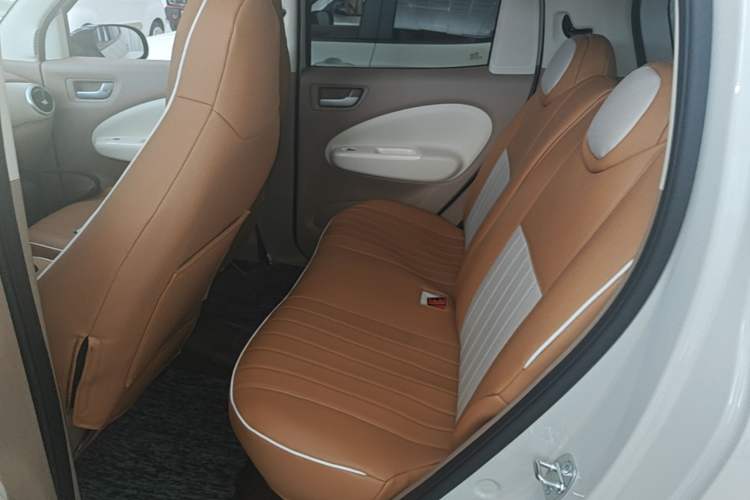 Used Wuling Hongguang MINIEV 2025 Four-Door Version Advanced Edition Left Rear Seat
