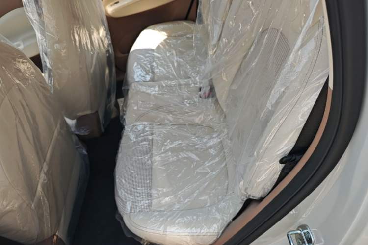 Used Wuling Hongguang MINIEV 2025 Four-Door Version Advanced Edition Left Rear Seat