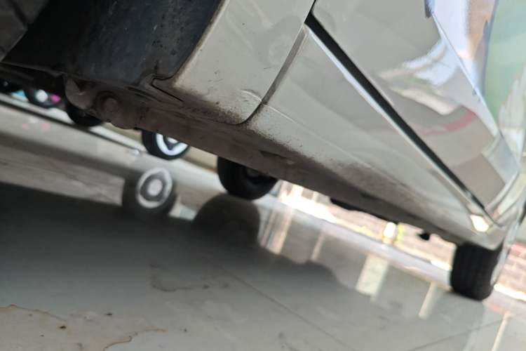 Used Wuling Hongguang MINIEV 2025 Four-Door Version Advanced Edition Left Side Sill