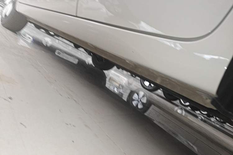 Used Wuling Hongguang MINIEV 2025 Four-Door Version Advanced Edition Left Side Sill