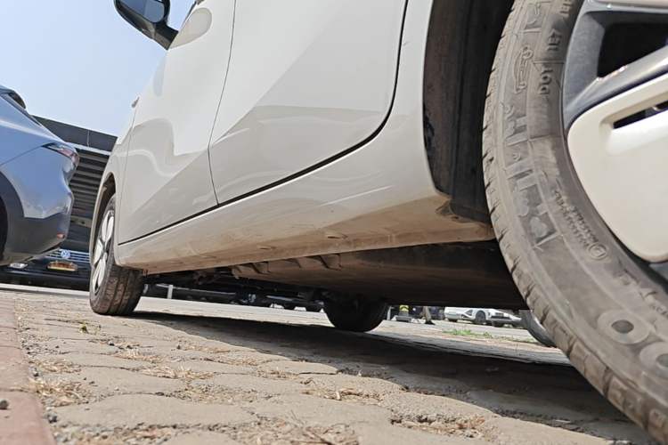 Used Wuling Hongguang MINIEV 2025 Four-Door Version Premium Edition Left Side Sill