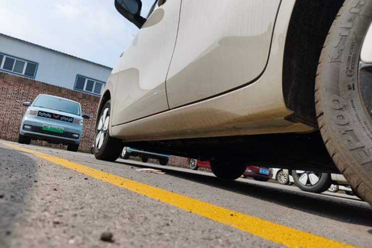 Used Wuling Hongguang MINIEV 2025 Four-Door Version Advanced Edition Left Side Sill