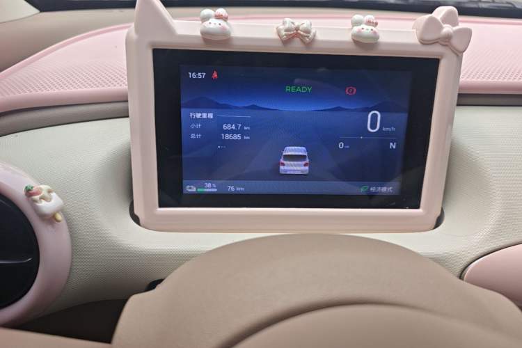 Used Wuling Hongguang MINIEV 2025 Four-Door Version Advanced Edition Odometer Close Up