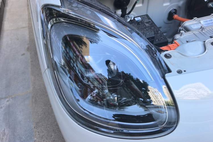 Used Wuling Hongguang MINIEV 2025 Four-Door Version Advanced Edition Right Front Headlight
