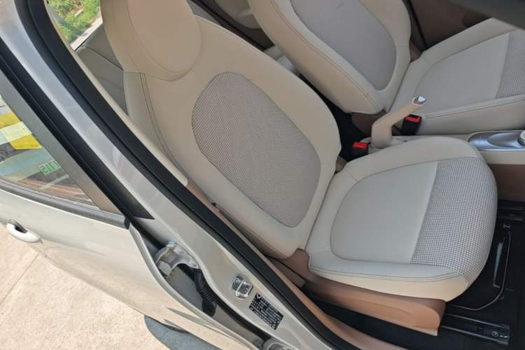 Used Wuling Hongguang MINIEV 2025 Four-Door Version Advanced Edition Right Front Seat
