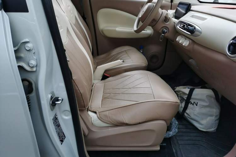 Used Wuling Hongguang MINIEV 2025 Four-Door Version Advanced Edition Right Front Seat