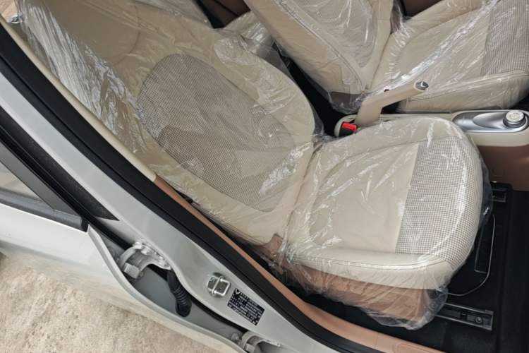 Used Wuling Hongguang MINIEV 2025 Four-Door Version Advanced Edition Right Front Seat