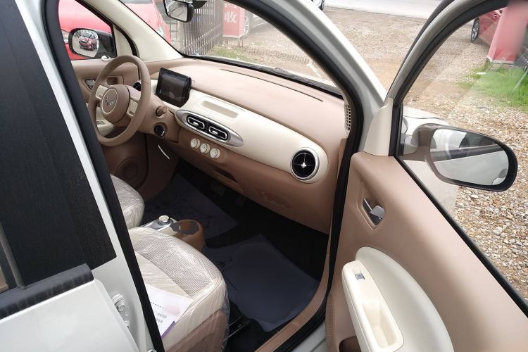 Used Wuling Hongguang MINIEV 2025 Four-Door Version Advanced Edition Right Front Seat