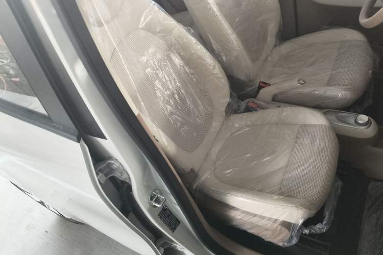 Used Wuling Hongguang MINIEV 2025 Four-Door Version Advanced Edition Right Front Seat