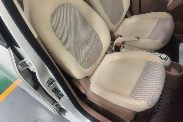 Used Wuling Hongguang MINIEV 2025 Four-Door Version Advanced Edition Right Front Seat