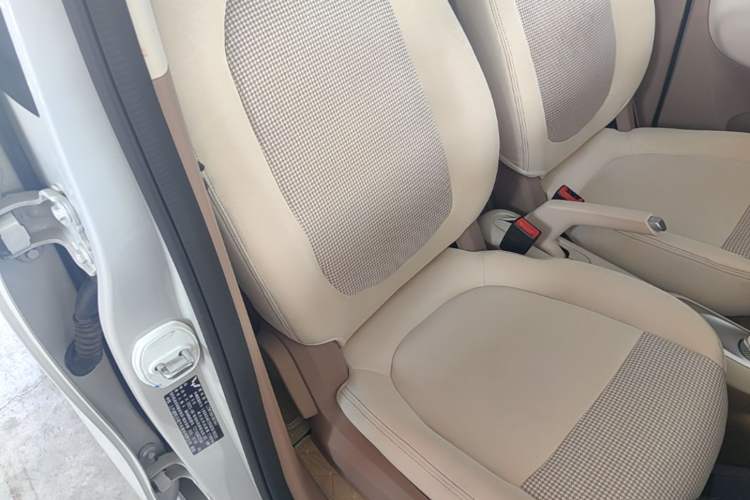 Used Wuling Hongguang MINIEV 2025 Four-Door Version Advanced Edition Right Front Seat