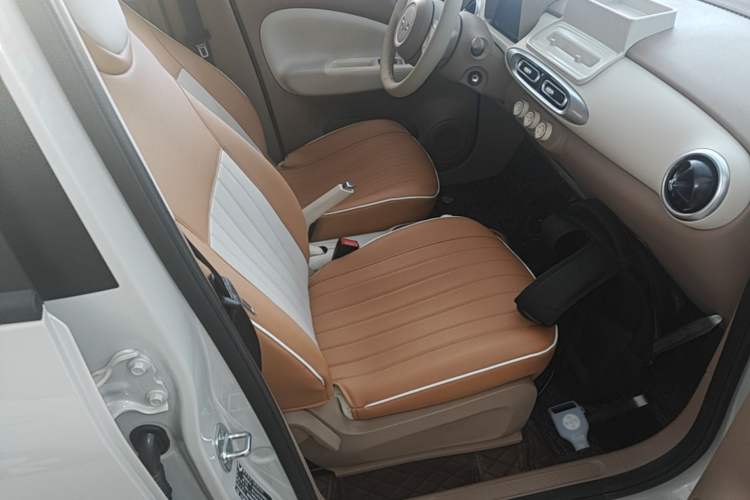 Used Wuling Hongguang MINIEV 2025 Four-Door Version Advanced Edition Right Front Seat