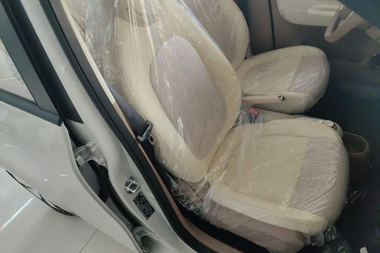 Used Wuling Hongguang MINIEV 2025 Four-Door Version Advanced Edition Right Front Seat