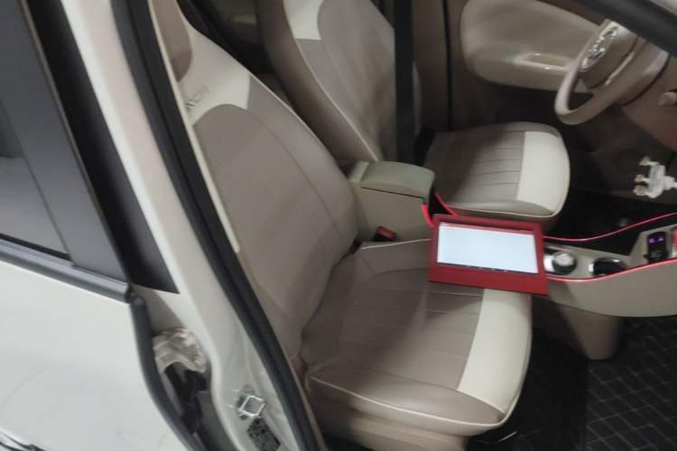 Used Wuling Hongguang MINIEV 2025 Four-Door Version Zhenxiang+ Edition Right Front Seat