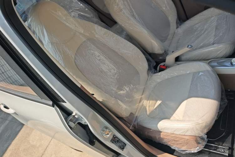 Used Wuling Hongguang MINIEV 2025 Four-Door Version Advanced Edition Right Front Seat