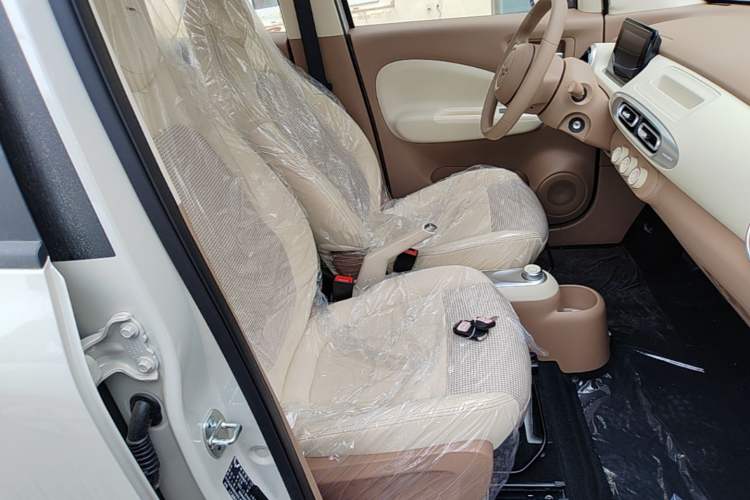 Used Wuling Hongguang MINIEV 2025 Four-Door Version Advanced Edition Right Front Seat