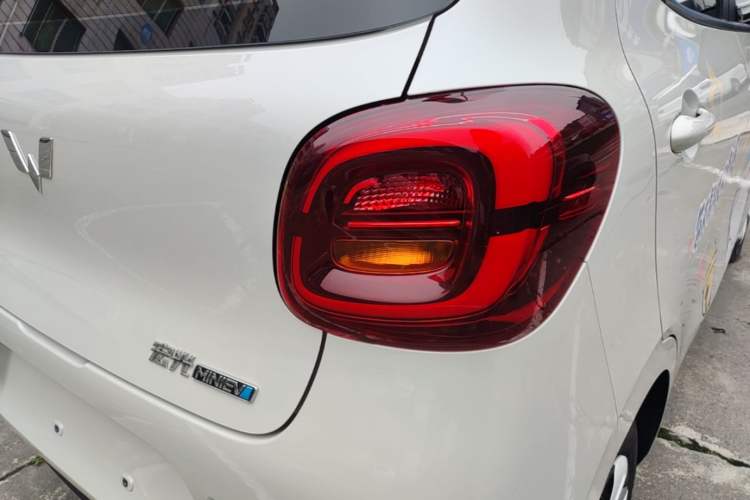 Used Wuling Hongguang MINIEV 2025 Four-Door Version Zhenxiang+ Edition Right Rear Taillight