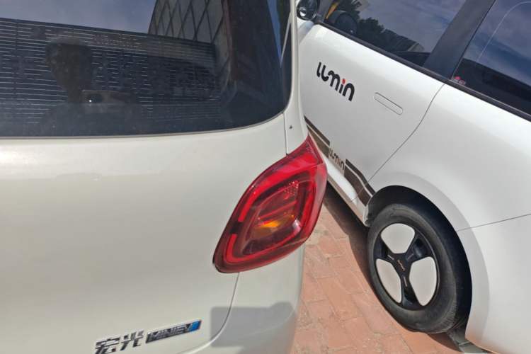 Used Wuling Hongguang MINIEV 2025 Four-Door Version Advanced Edition Right Rear Taillight