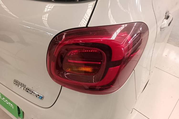 Used Wuling Hongguang MINIEV 2025 Four-Door Version Advanced Edition Right Rear Taillight