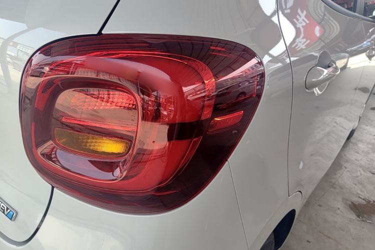 Used Wuling Hongguang MINIEV 2025 Four-Door Version Advanced Edition Right Rear Taillight