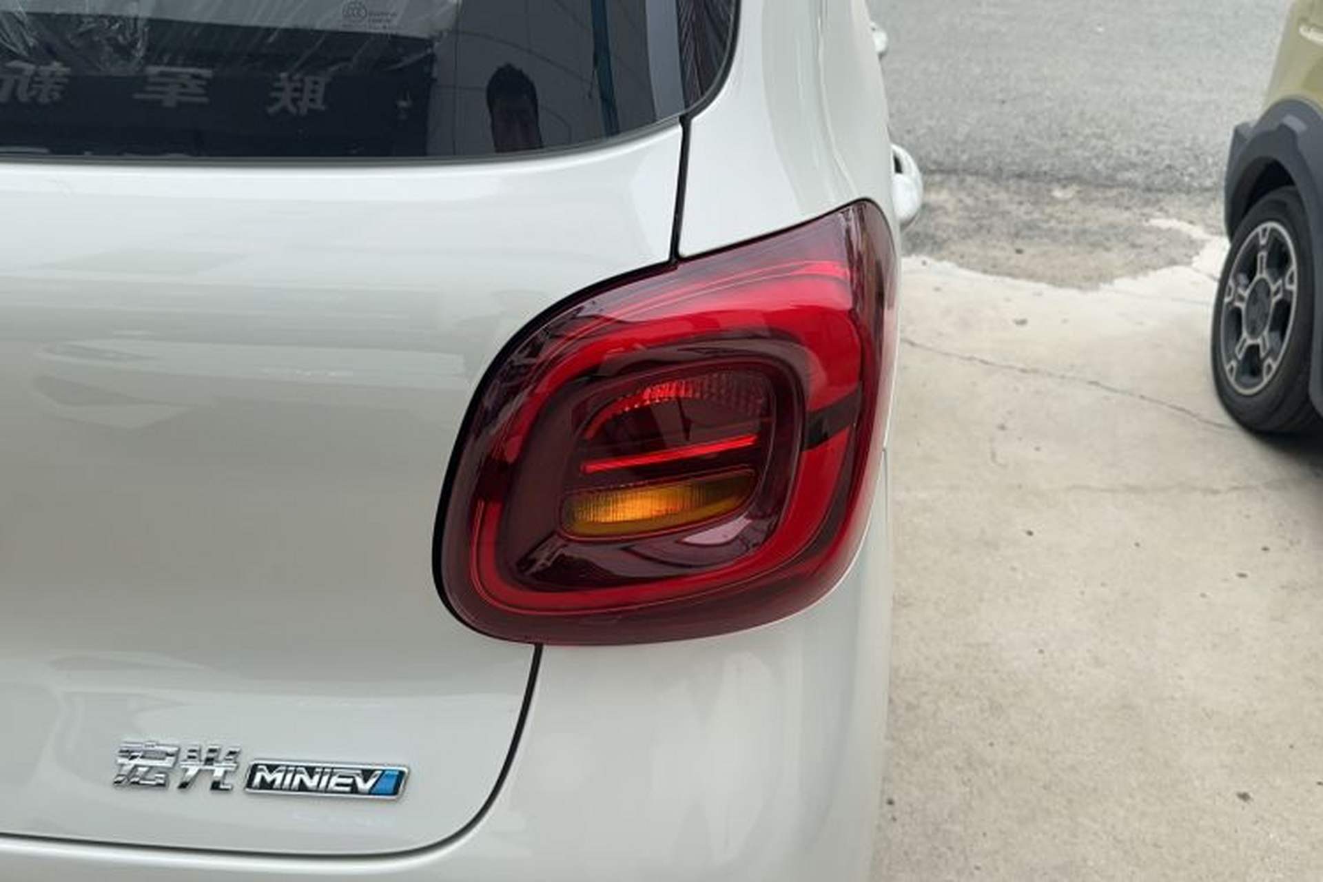 Used Wuling Hongguang MINIEV 2025 Four-Door Version Advanced Edition Right Rear Taillight