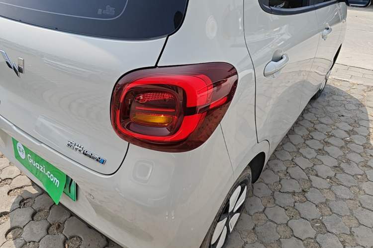 Used Wuling Hongguang MINIEV 2025 Four-Door Version Premium Edition Right Rear Taillight