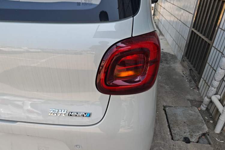 Used Wuling Hongguang MINIEV 2025 Four-Door Version Advanced Edition Right Rear Taillight