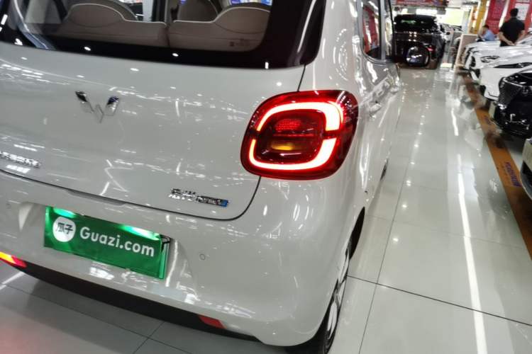 Used Wuling Hongguang MINIEV 2025 Four-Door Version Advanced Edition Right Rear Taillight