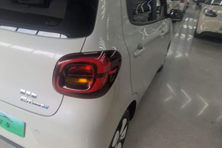 Used Wuling Hongguang MINIEV 2025 Four-Door Version Advanced Edition Right Rear Taillight
