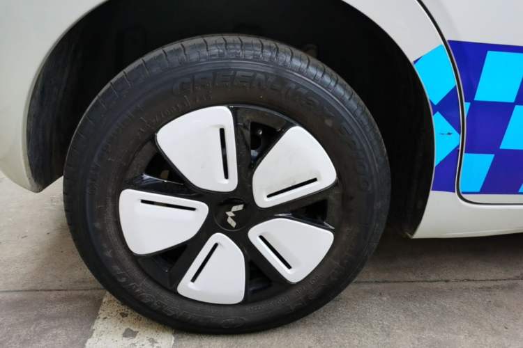 Used Wuling Hongguang MINIEV 2025 Four-Door Version Advanced Edition Right Rear Wheel Hub