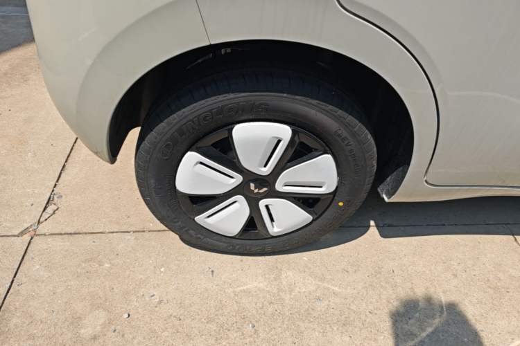 Used Wuling Hongguang MINIEV 2025 Four-Door Version Advanced Edition Right Rear Wheel Hub