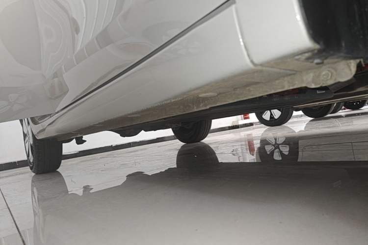 Used Wuling Hongguang MINIEV 2025 Four-Door Version Advanced Edition Right Side Sill