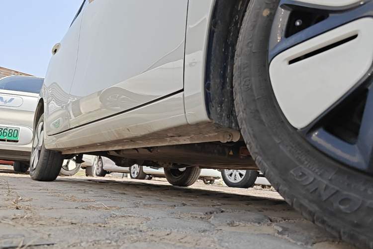 Used Wuling Hongguang MINIEV 2025 Four-Door Version Premium Edition Right Side Sill