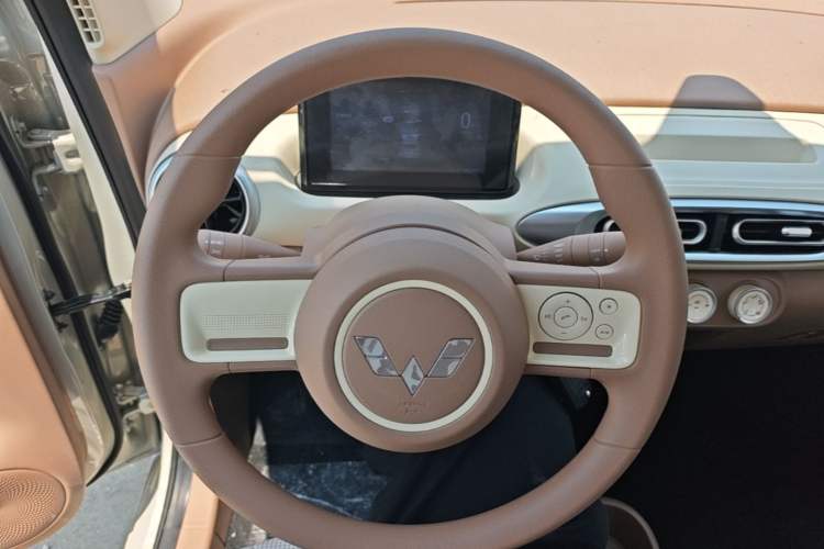 Used Wuling Hongguang MINIEV 2025 Four-Door Version Advanced Edition Steering Wheel