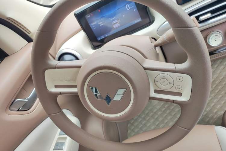 Used Wuling Hongguang MINIEV 2025 Four-Door Version Zhenxiang+ Edition Steering Wheel