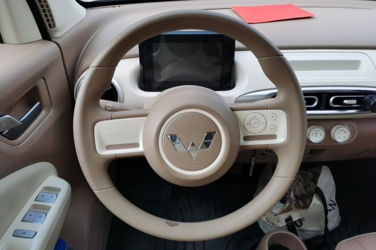 Used Wuling Hongguang MINIEV 2025 Four-Door Version Advanced Edition Steering Wheel