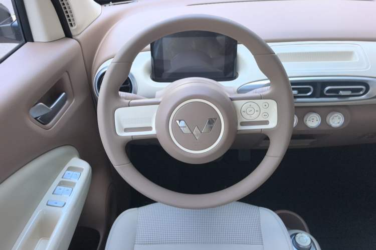 Used Wuling Hongguang MINIEV 2025 Four-Door Version Advanced Edition Steering Wheel