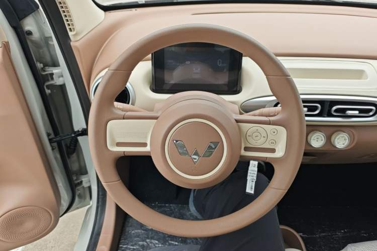 Used Wuling Hongguang MINIEV 2025 Four-Door Version Advanced Edition Steering Wheel