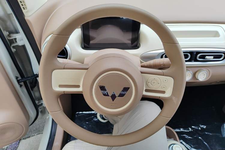 Used Wuling Hongguang MINIEV 2025 Four-Door Version Advanced Edition Steering Wheel